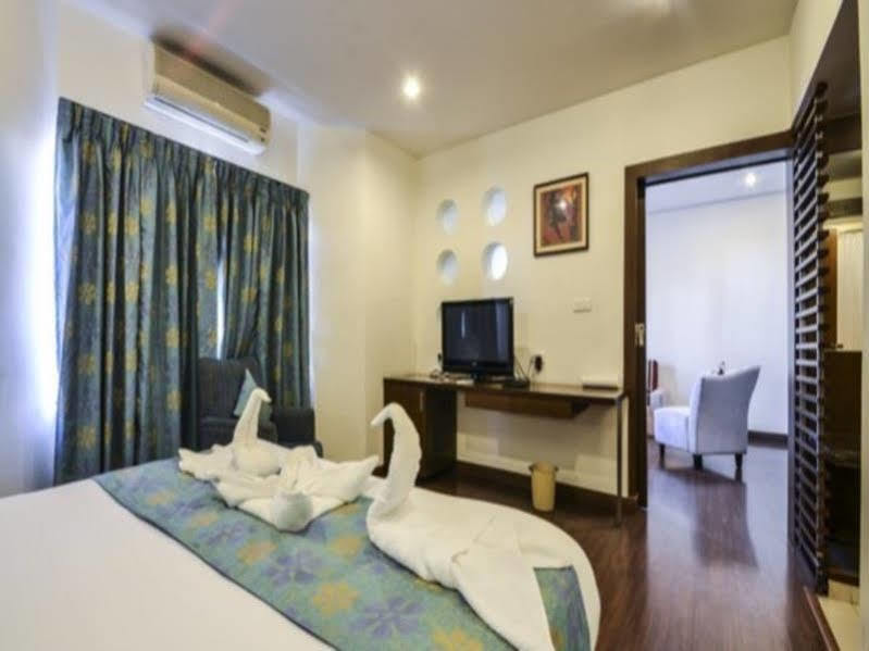 Oyster Suites Hyderabad Bagian luar foto
