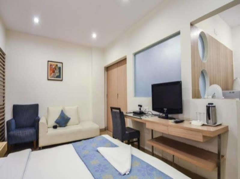 Oyster Suites Hyderabad Bagian luar foto