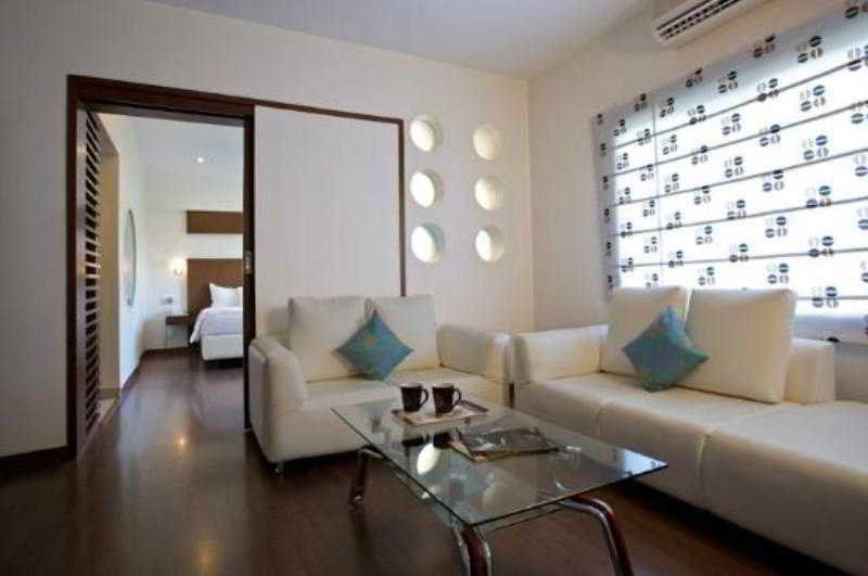 Oyster Suites Hyderabad Bagian luar foto