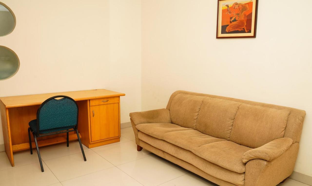 Oyster Suites Hyderabad Bagian luar foto