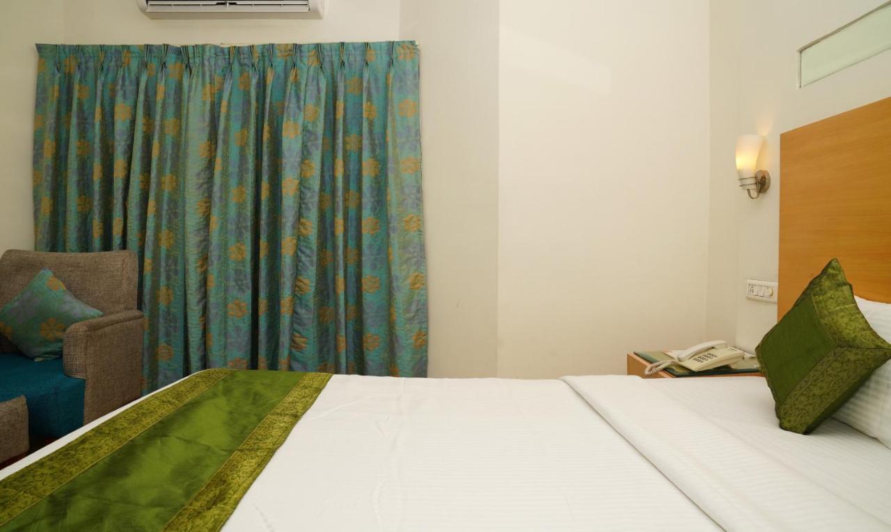 Oyster Suites Hyderabad Bagian luar foto