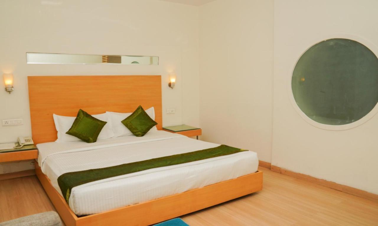 Oyster Suites Hyderabad Bagian luar foto