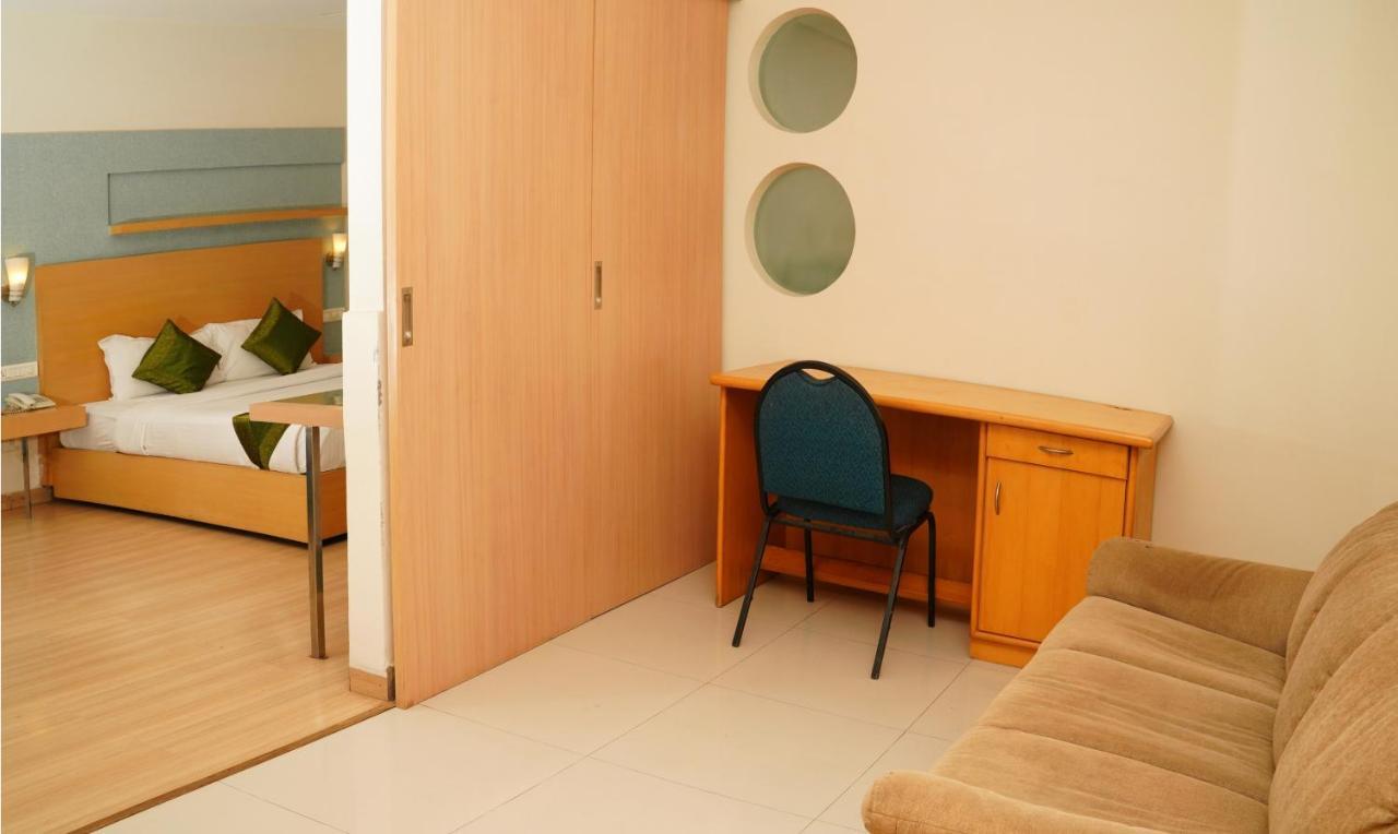 Oyster Suites Hyderabad Bagian luar foto