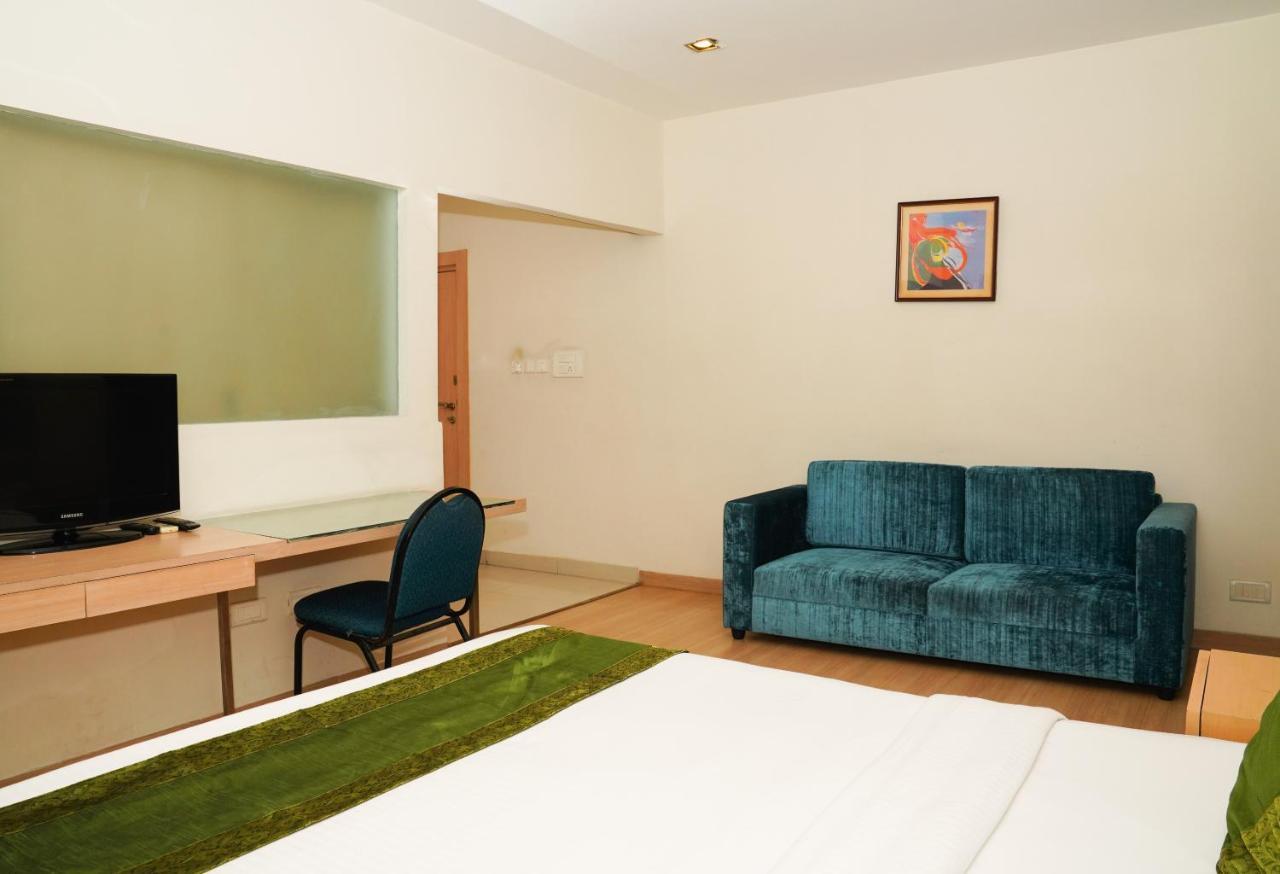 Oyster Suites Hyderabad Bagian luar foto