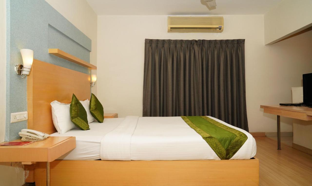 Oyster Suites Hyderabad Bagian luar foto