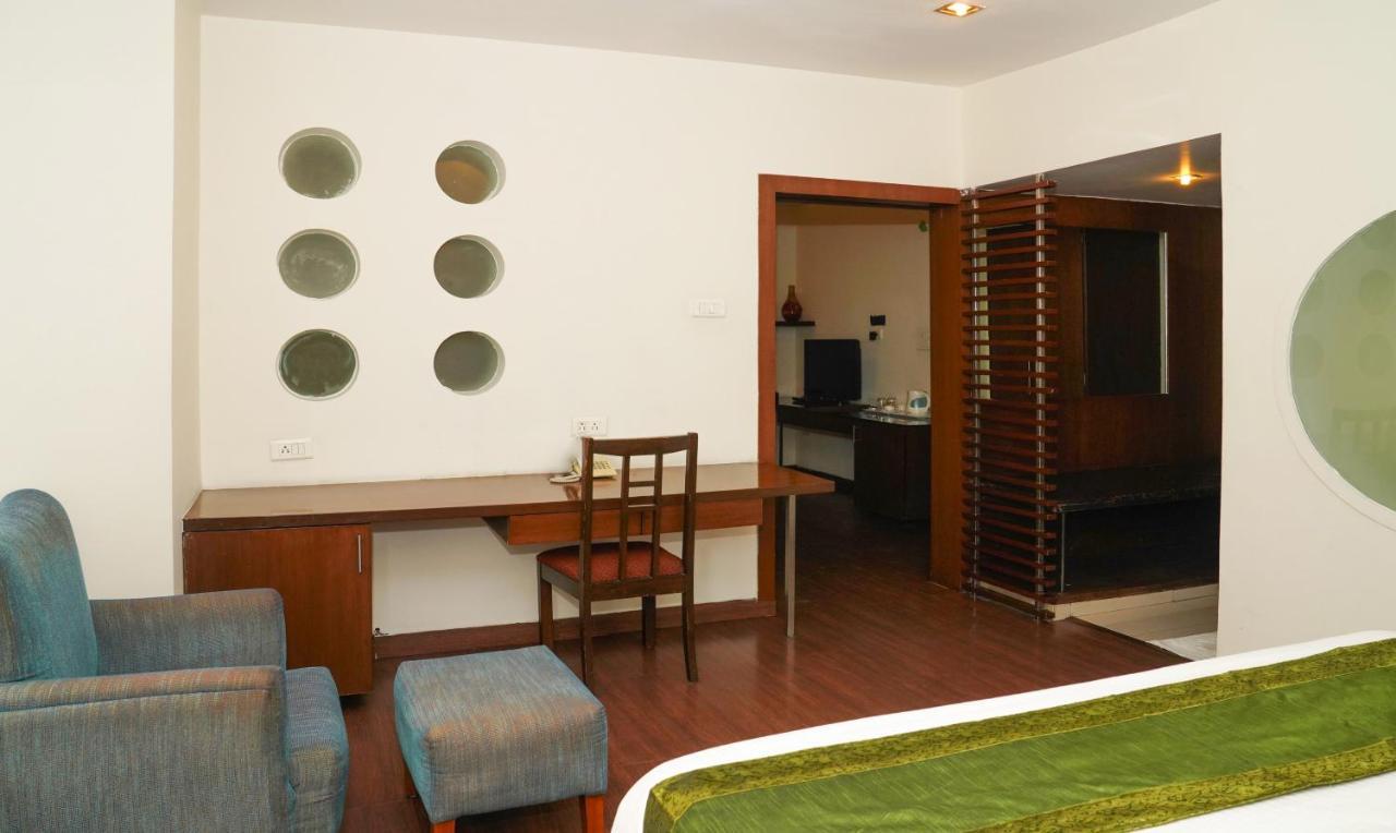 Oyster Suites Hyderabad Bagian luar foto