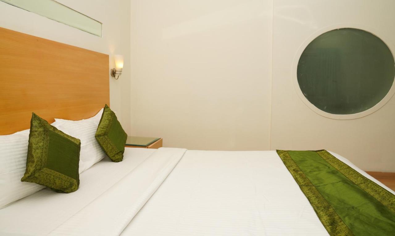 Oyster Suites Hyderabad Bagian luar foto