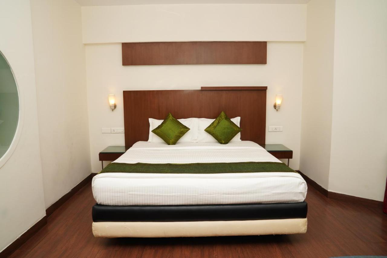 Oyster Suites Hyderabad Bagian luar foto