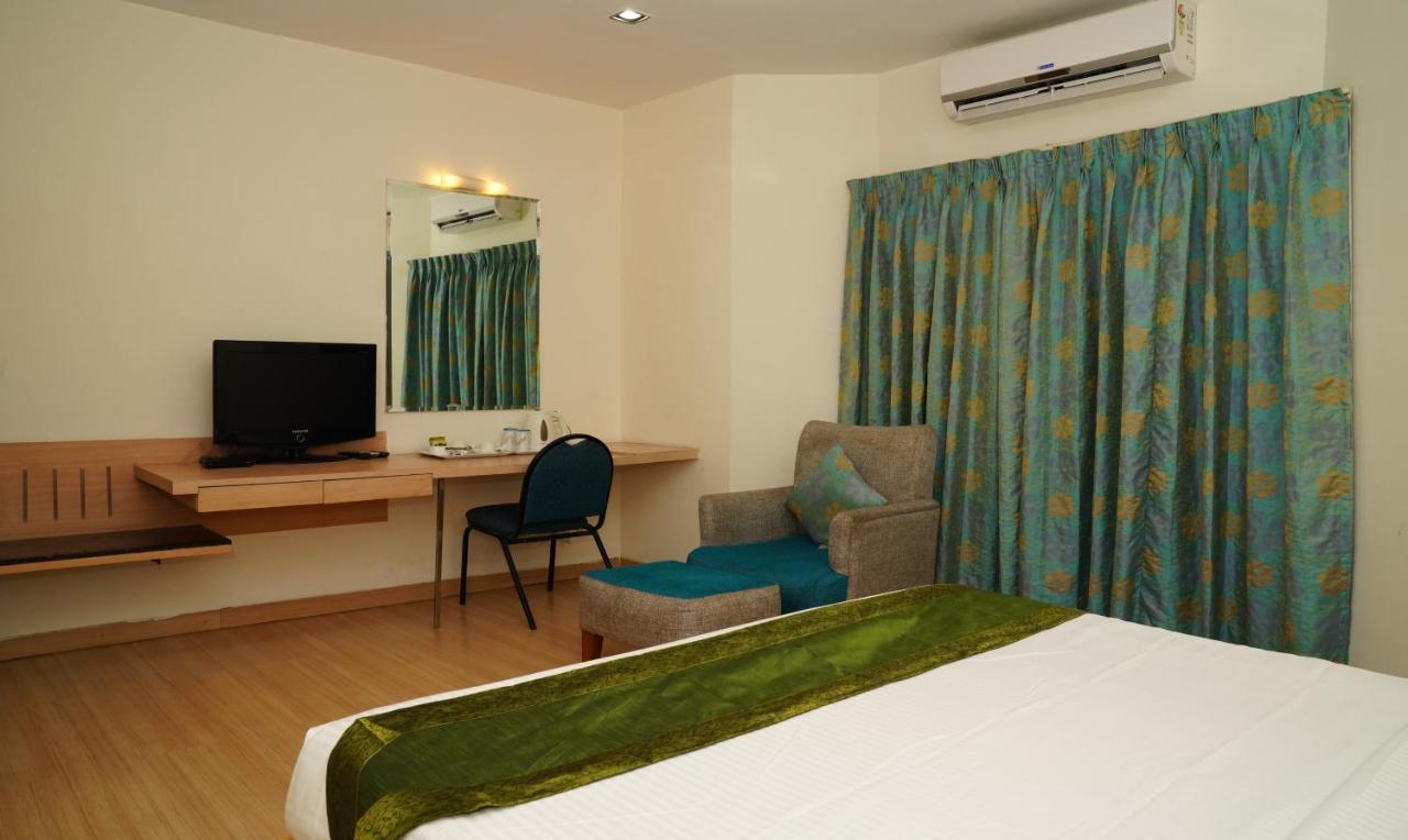 Oyster Suites Hyderabad Bagian luar foto