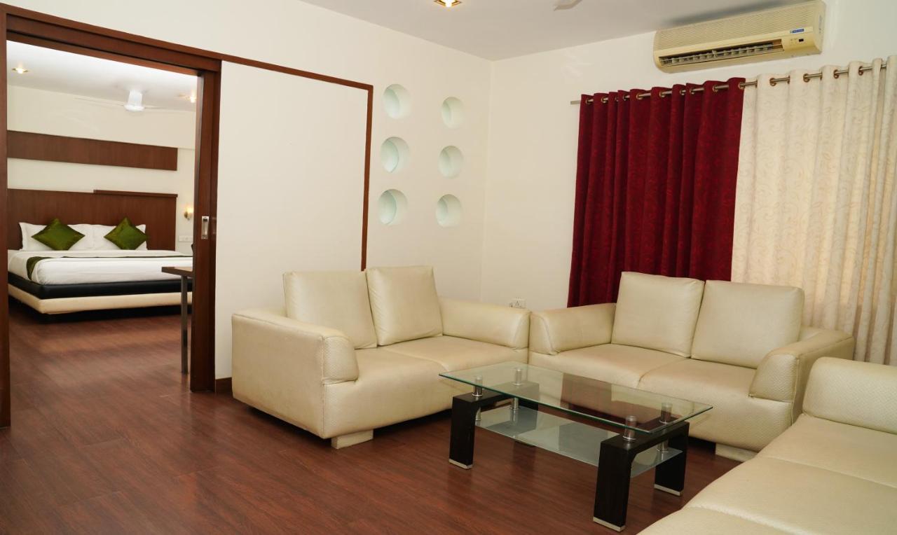 Oyster Suites Hyderabad Bagian luar foto